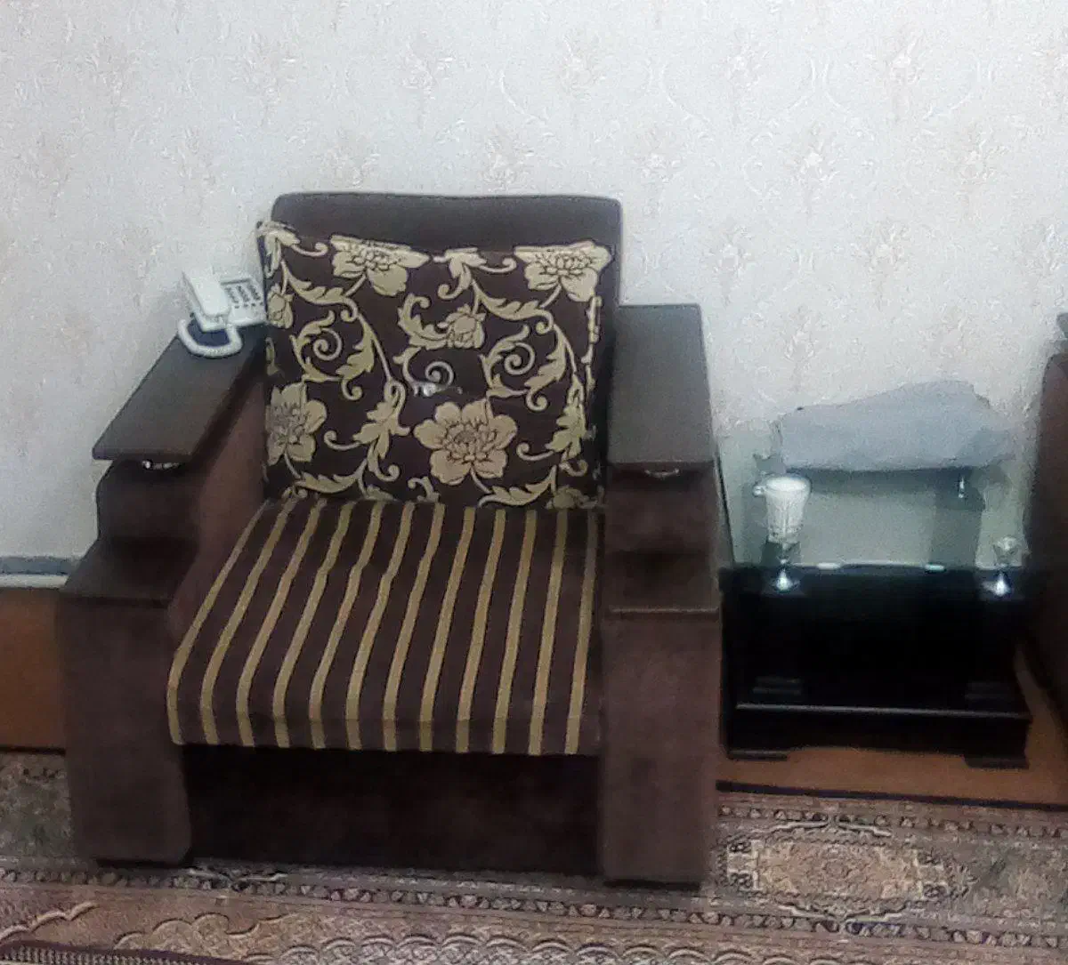 مبل ۶ نفره راحتی همراه میز عسلی|مبلمان خانگی و میز عسلی|اردبیل, |دیوار