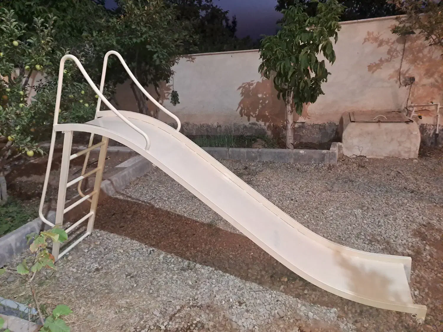 سرسره فلزی|اسباببازی|دماوند, دماوند|دیوار