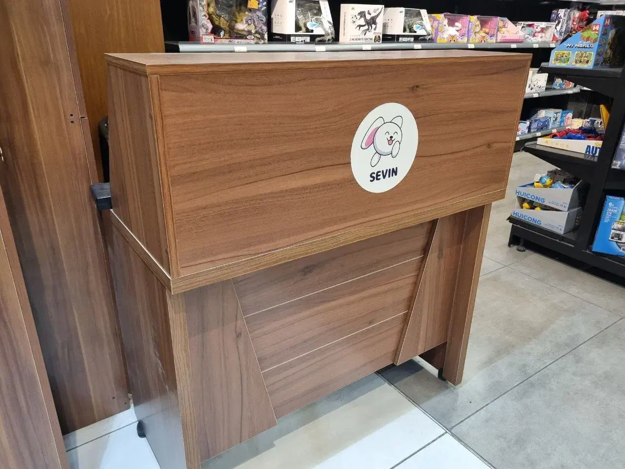 فروش ویترین و میز و کمد (فروش به علت جمع آوری)|فروشگاه و مغازه|پردیس, شهرک صنعتی خرمدشت فاز ۷|دیوار