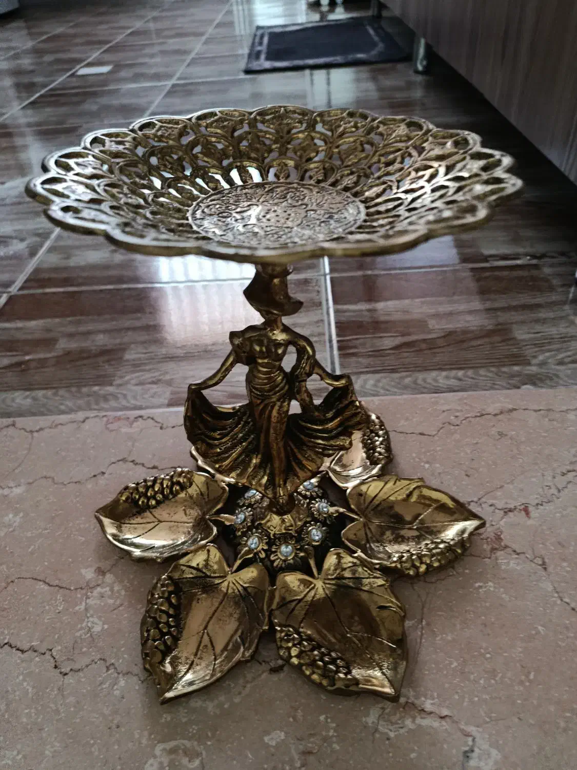 هفت‌سین|مجسمه، تندیس، ماکت|اقبالیه, |دیوار