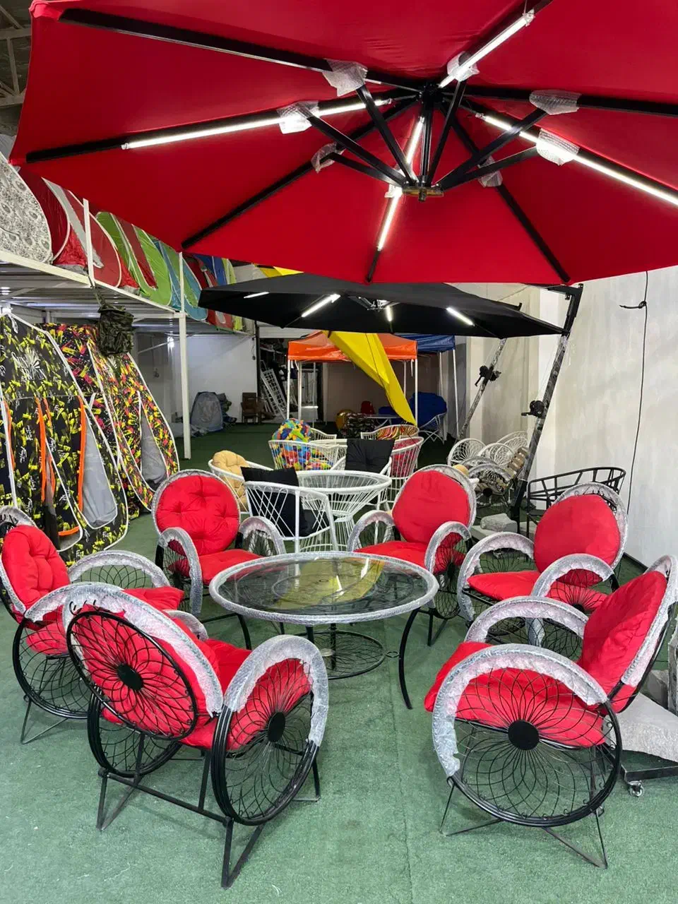 میز و صندلی فرفورژه با چتر سایبان آهن کنار برزنت|مبلمان خانگی و میز عسلی|تهران, شهرک پاسداران|دیوار