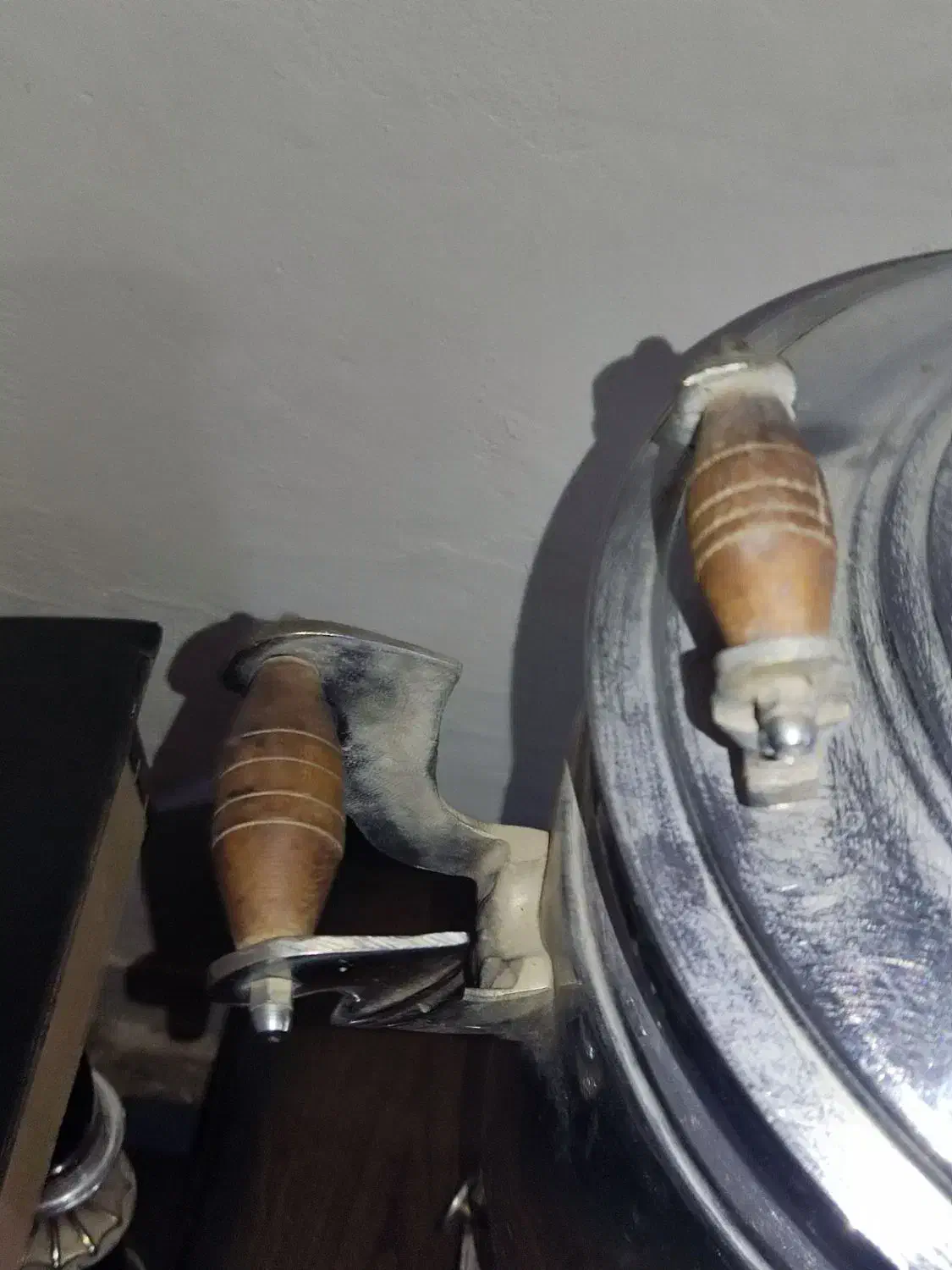 سماورنفتی کهنه|کلکسیون اشیاء عتیقه|کرمان, |دیوار