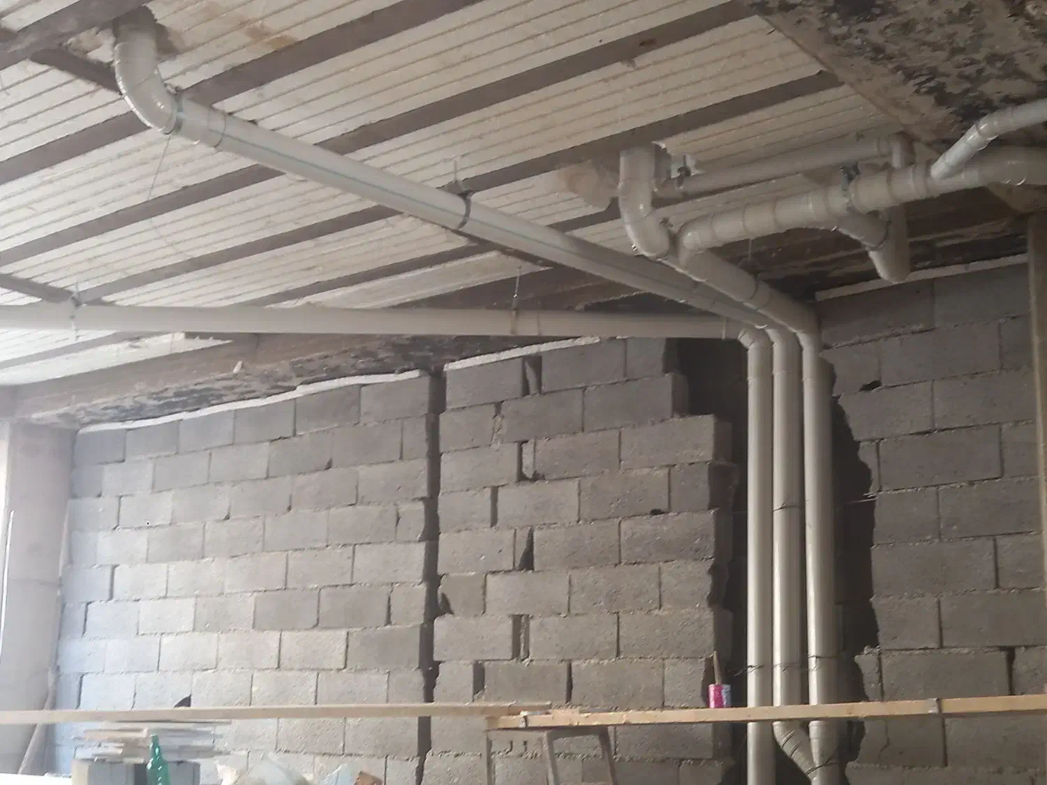 اجرای لوله های فاضلاب و لوله سبز و پنج لایه|خدمات پیشه و مهارت|دوگنبدان, |دیوار