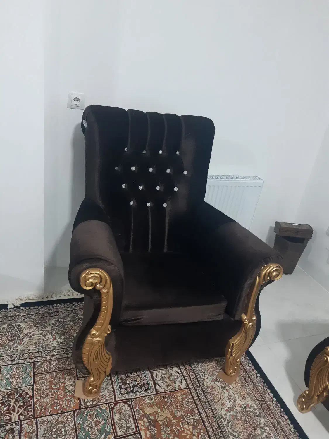 یک دست مبل در حد نو|مبلمان خانگی و میز عسلی|بروجن, |دیوار