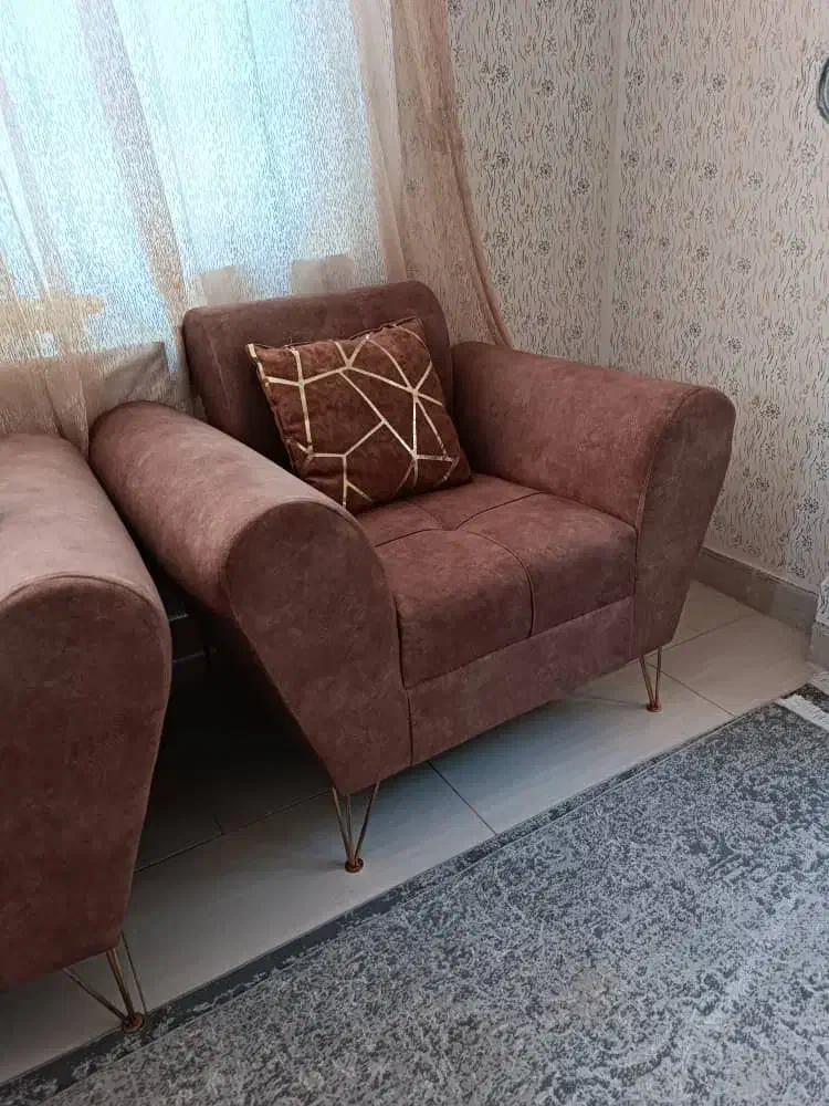 مبل ۷ نفره کاملا سالم|مبلمان خانگی و میز عسلی|شیراز, شهرک گلستان شمالی|دیوار