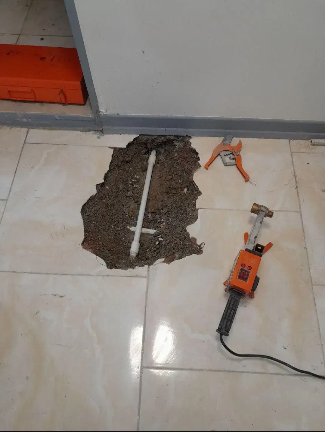 لوله کش، آب، فظلاب، تعمیرات کلی لوله|خدمات پیشه و مهارت|همدان, |دیوار