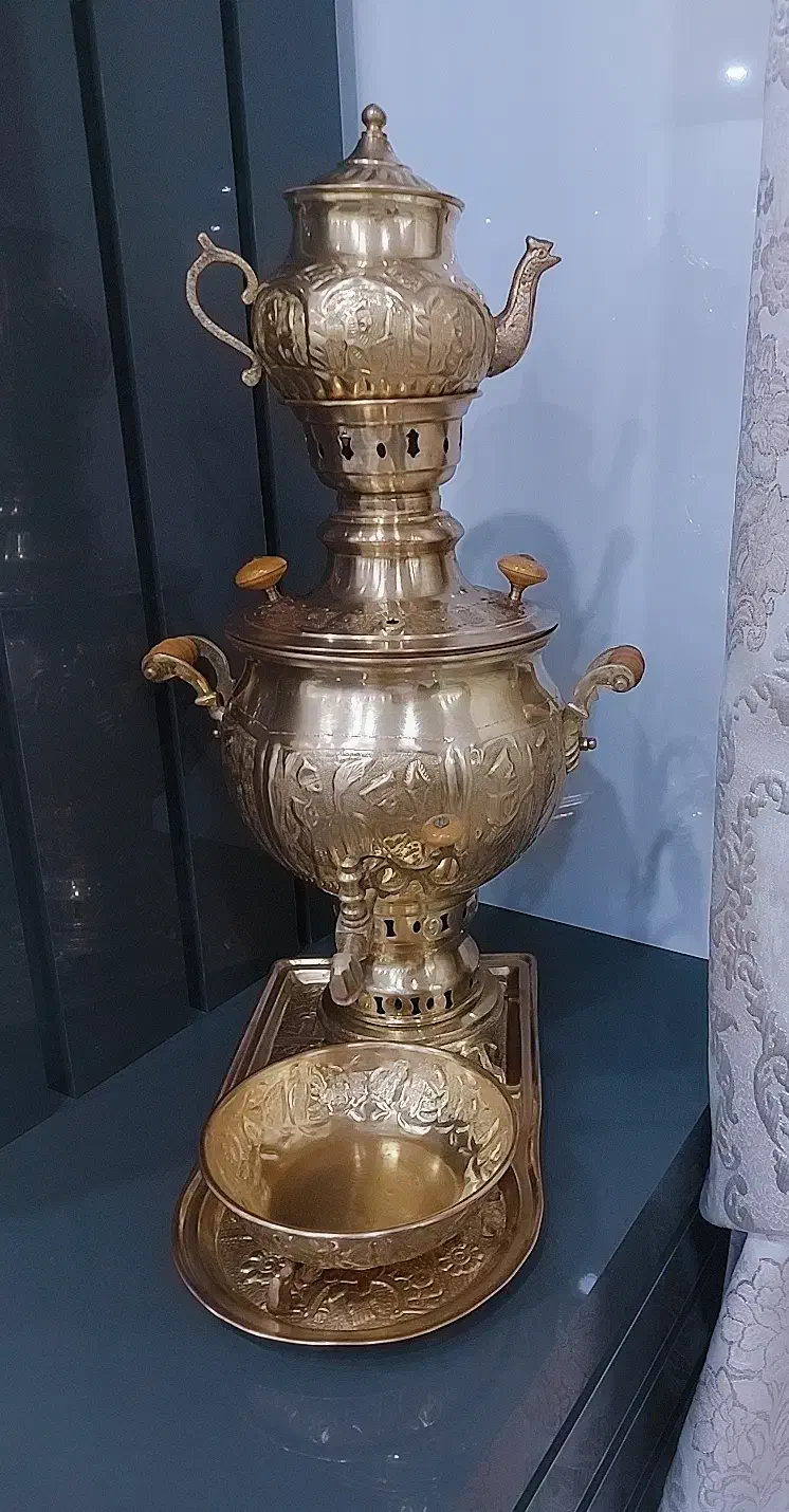 سماور برنز|کلکسیون اشیاء عتیقه|همدان, |دیوار