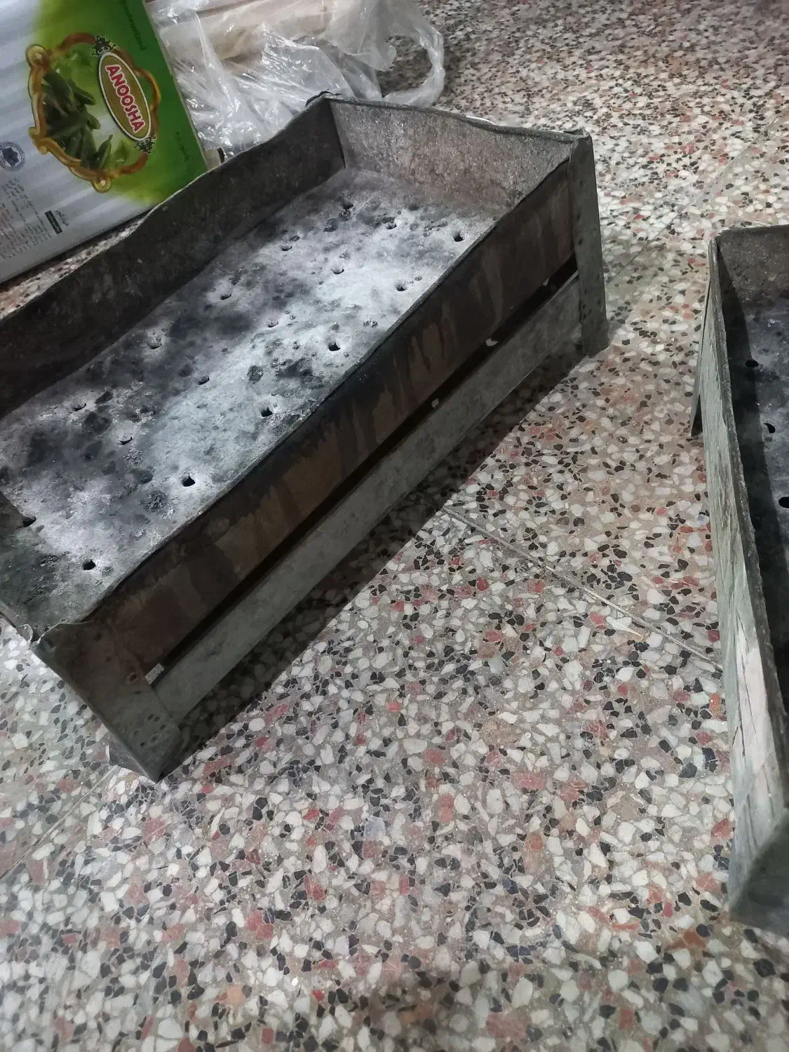 منقل کوچک و بزرگ و یک عدد فن|اجاق گاز و لوازم برقی پختوپز|شیراز, میانرود|دیوار