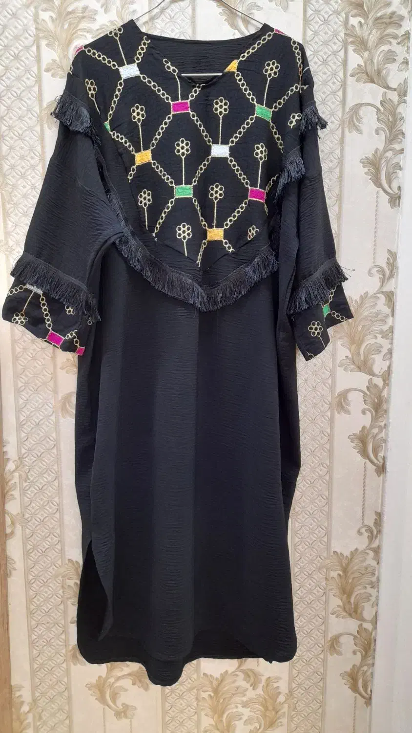 مانتو جلو بسته کفتان|لباس|تهران, ورزشگاه آزادی|دیوار