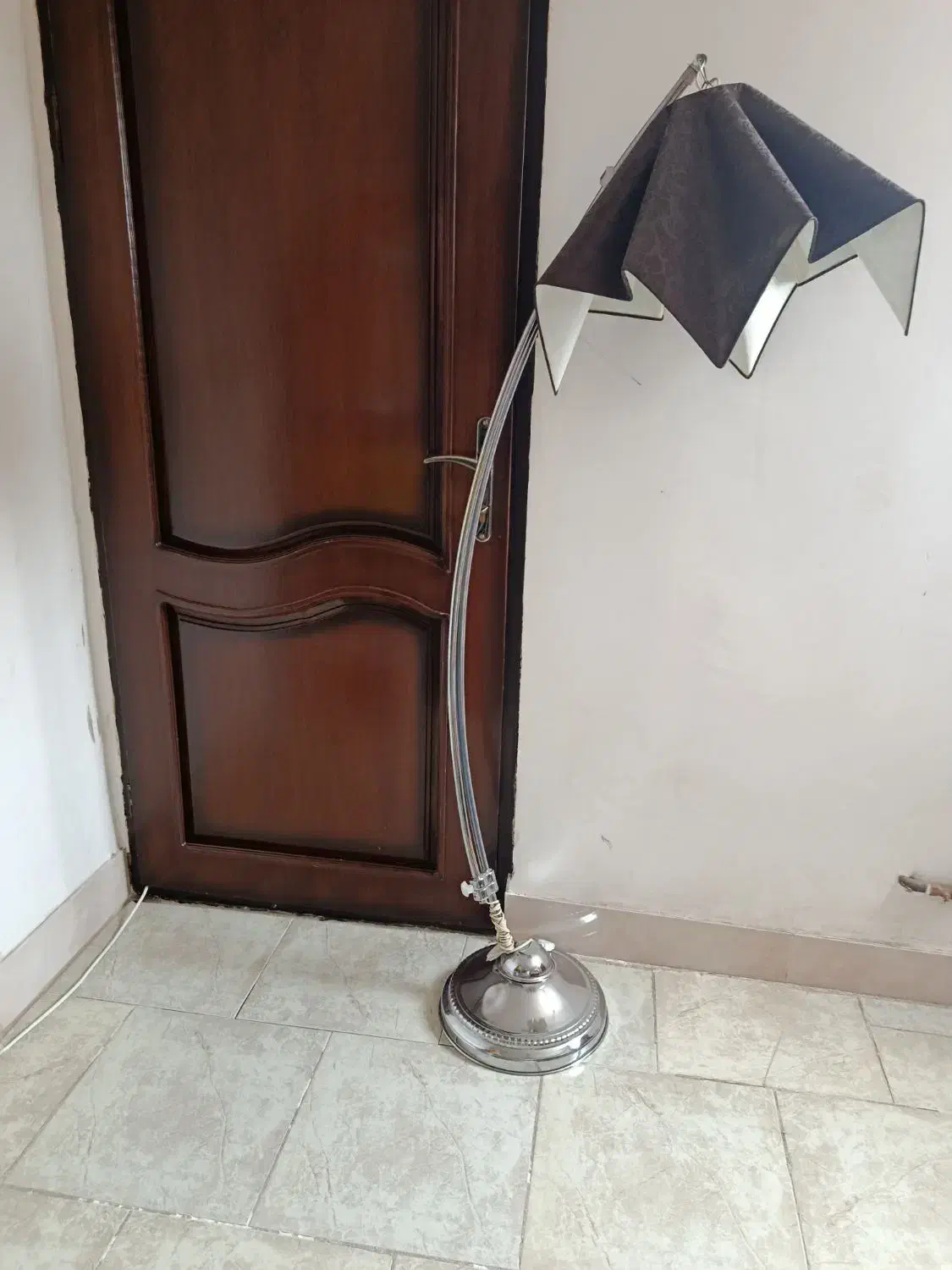 آباژور سالم و نو|چراغ خواب و آباژور|نیشابور, میدان حافظ|دیوار