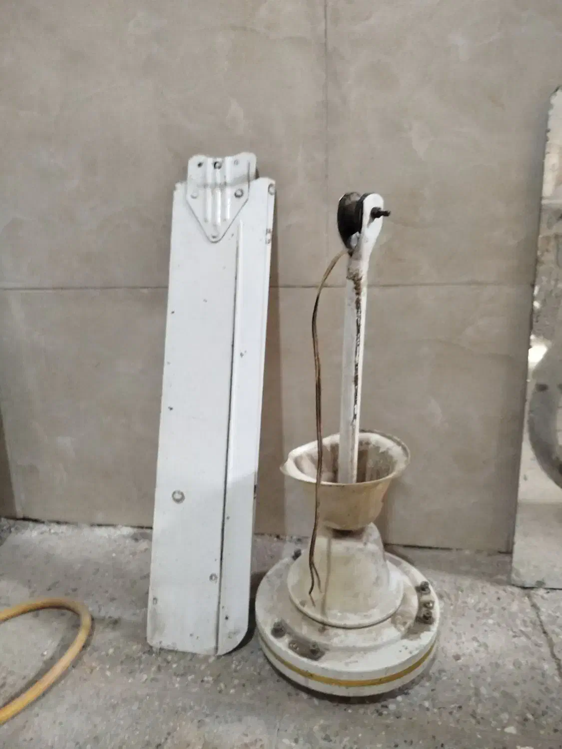 پنکه سقفی|پنکه و تصفیهکنندهٔ هوا|قم, ولیعصر|دیوار