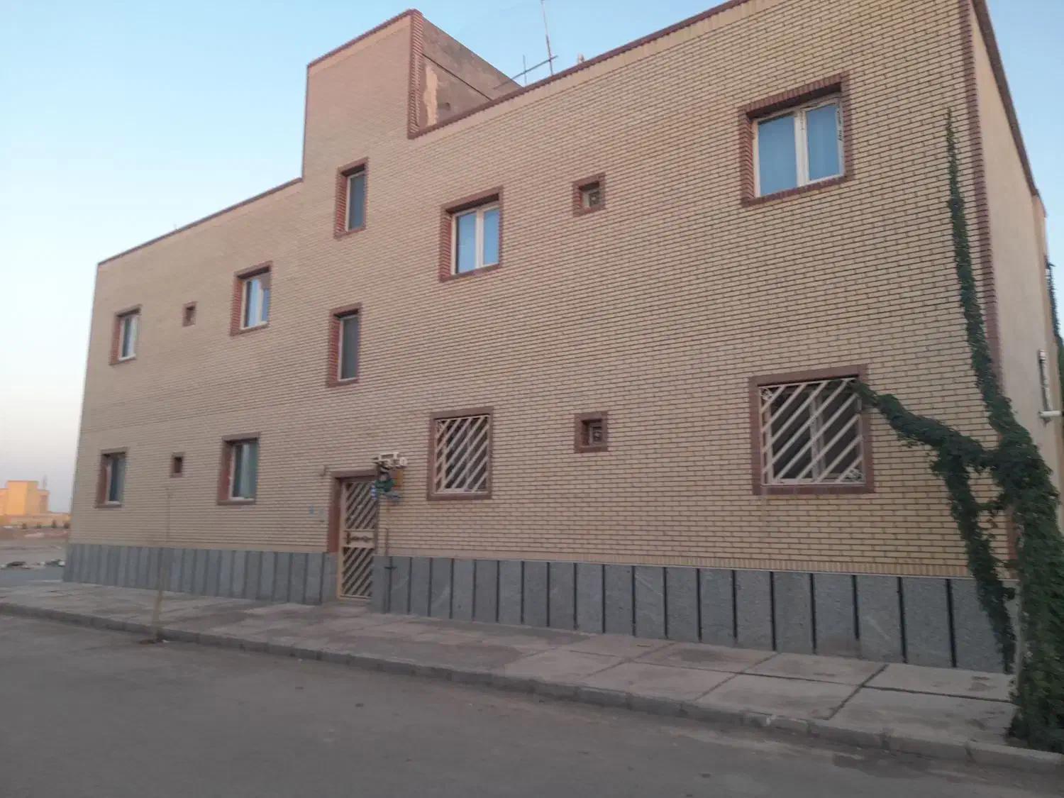 آپارتمان مسکن مهر خراسانی سه کله نورگیر|فروش آپارتمان|رفسنجان, |دیوار