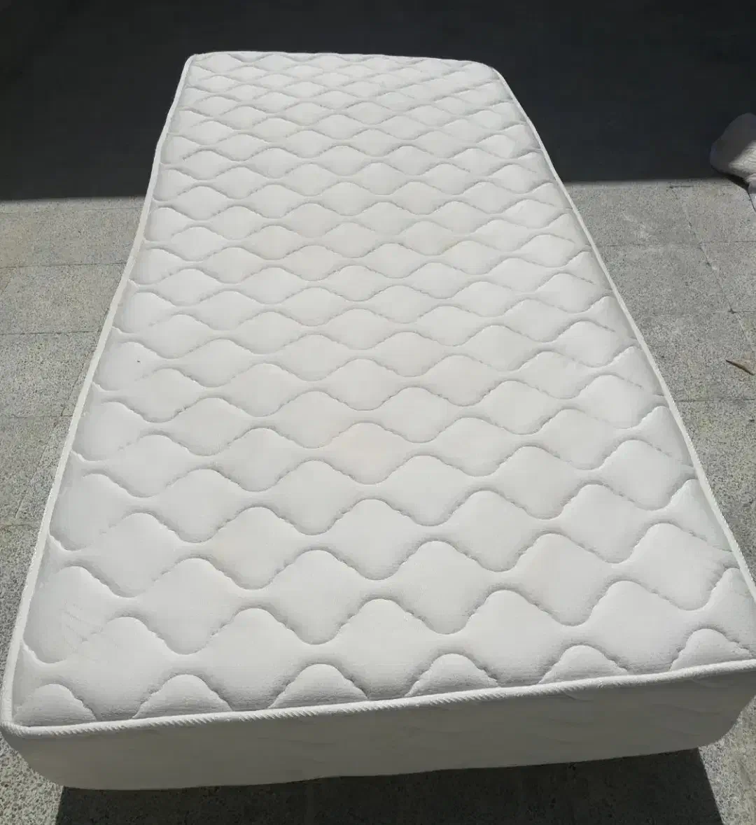 دو عدد تشک فنری یک نفره|تشک تختخواب|آبپخش, |دیوار