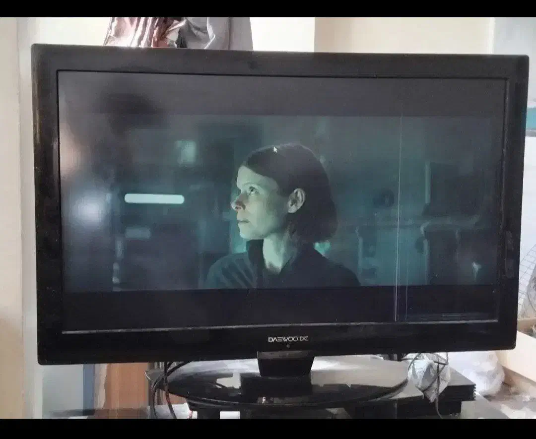 تلوزیون ۴۲ اینچ|تلویزیون و پروژکتور|پرند, فاز ۴|دیوار