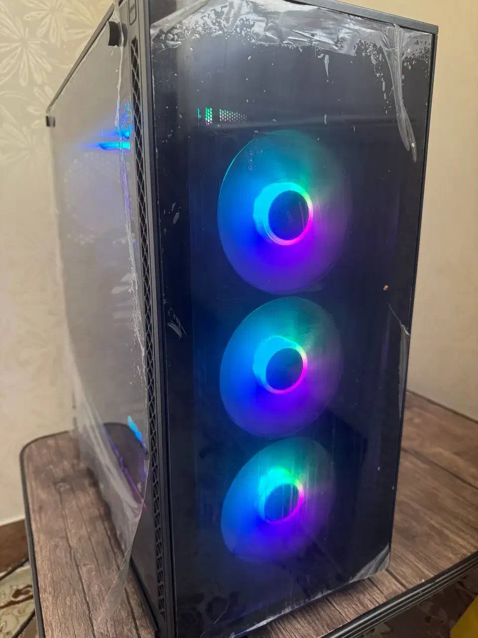 کیس کامپیوتر حرفه ای در حد نو|رایانه رومیزی|سنندج, |دیوار