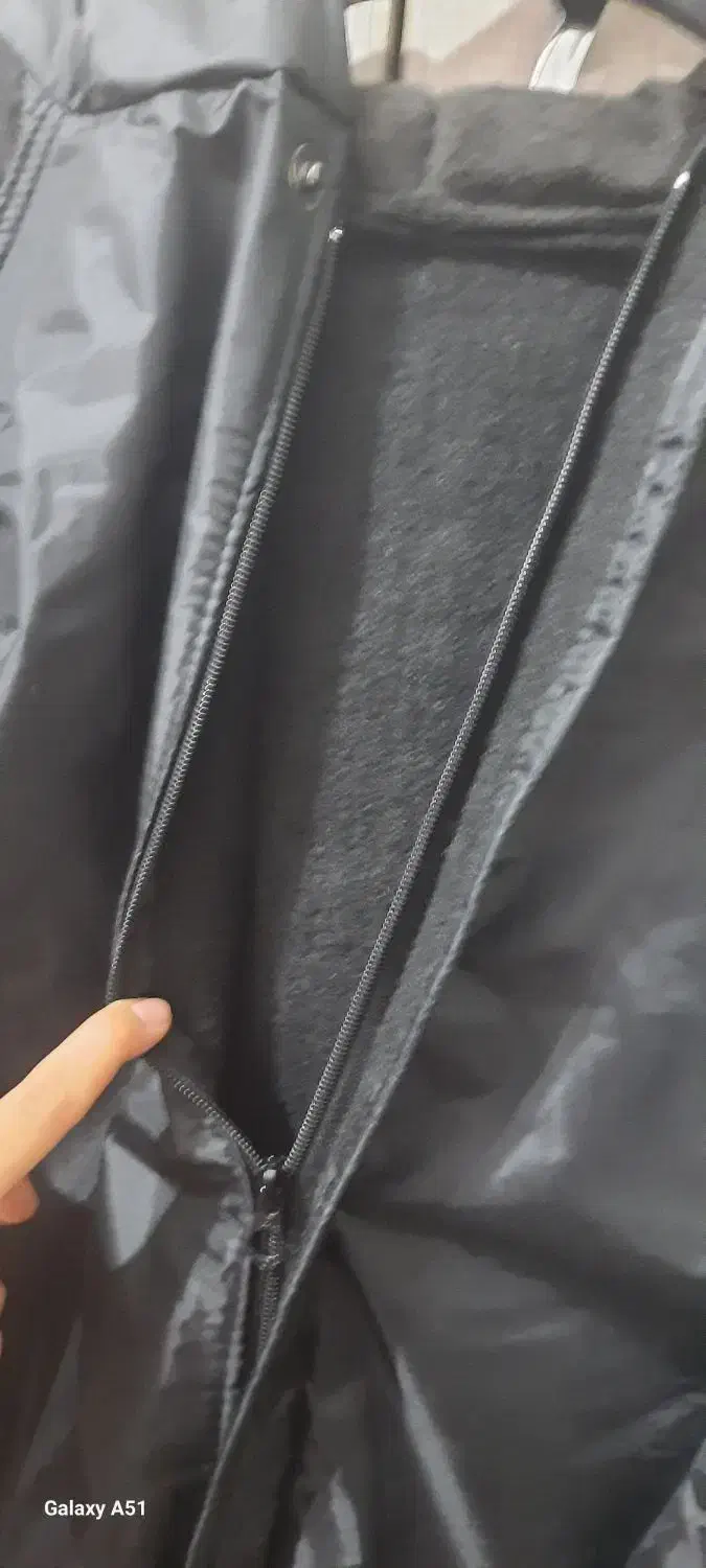 بارونی|لباس|رباط‌کریم, الارد|دیوار