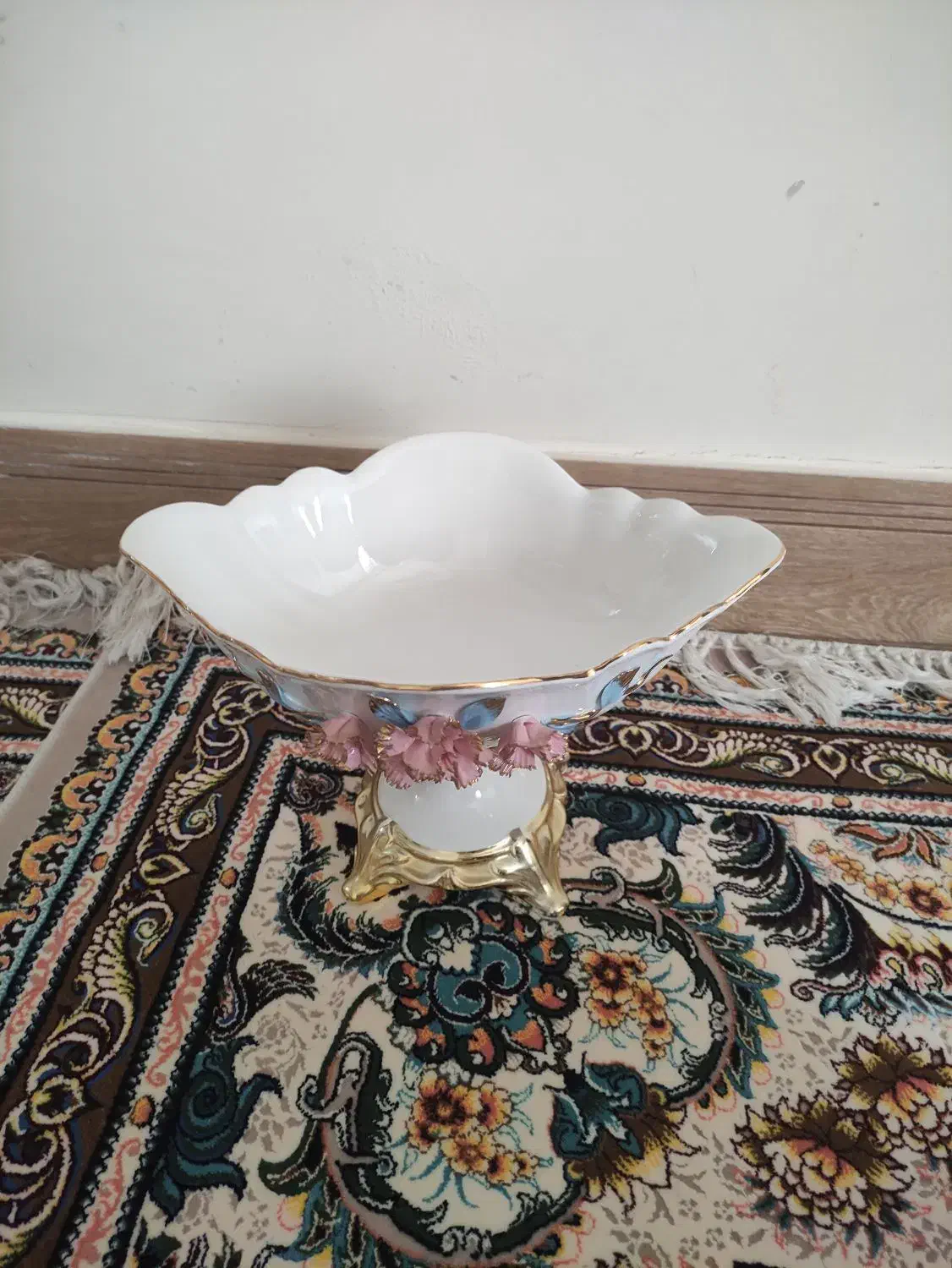 جا میوه ای چینی گلدار پایه دار|ظروف سرو و پذیرایی|زنجان, |دیوار