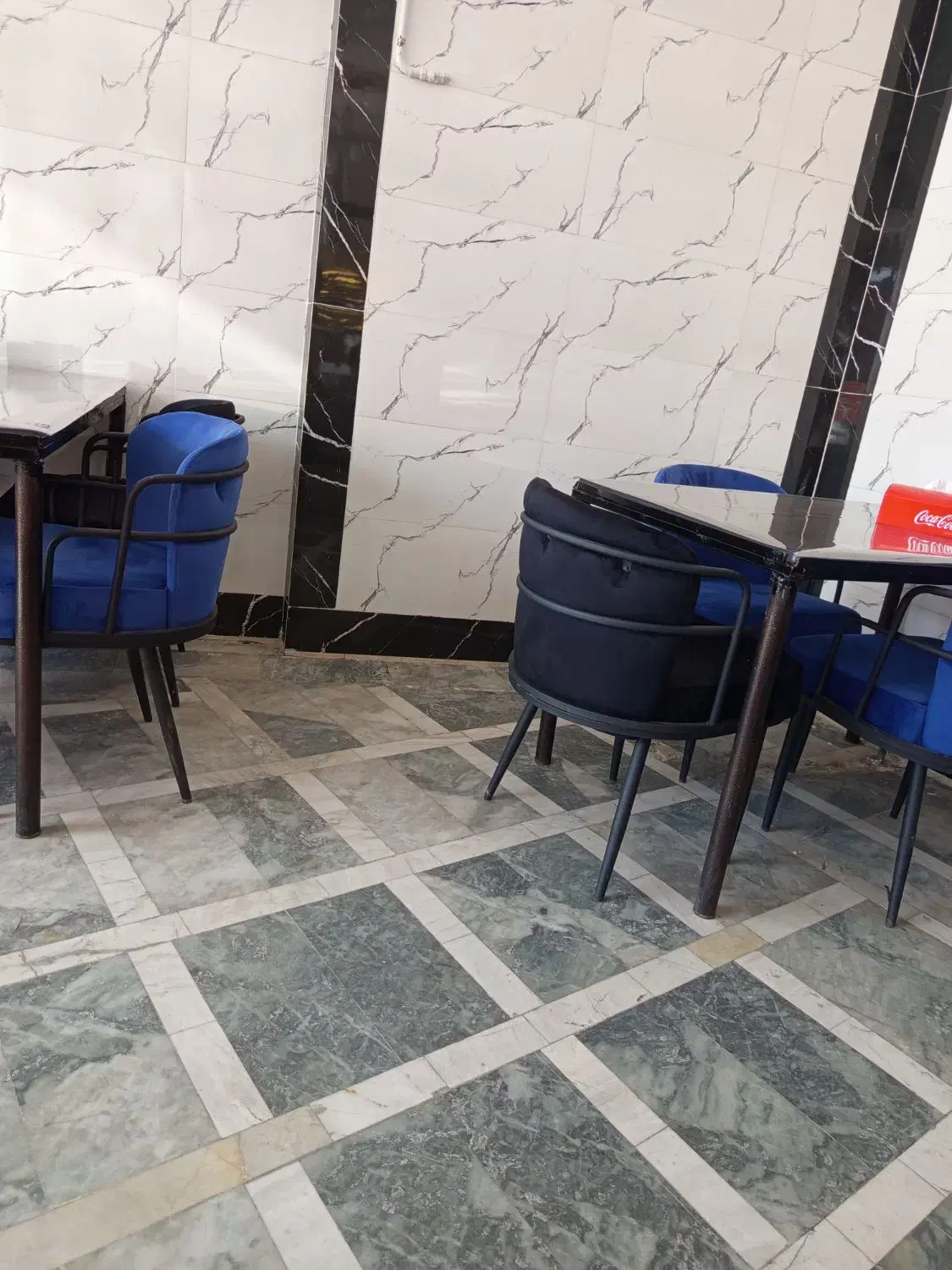 سلام به یک کباب پز زغالی ویک آشپز و سالن کار وپیک|استخدام خدمات فروشگاه و رستوران|تهران, آذری|دیوار