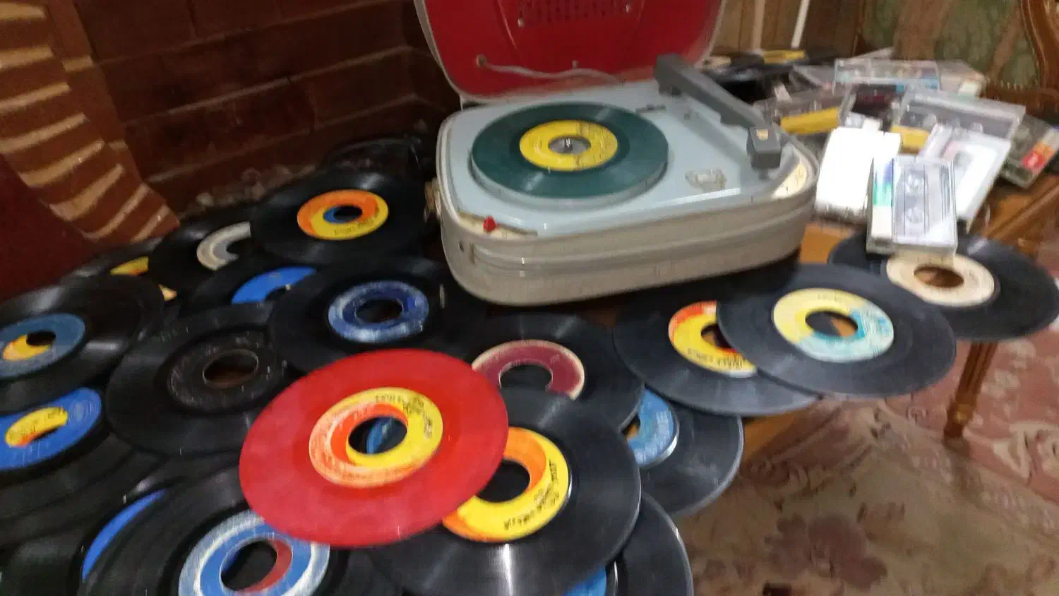 فروش گرامافون با صفحه|کلکسیون اشیاء عتیقه|قزوین, |دیوار