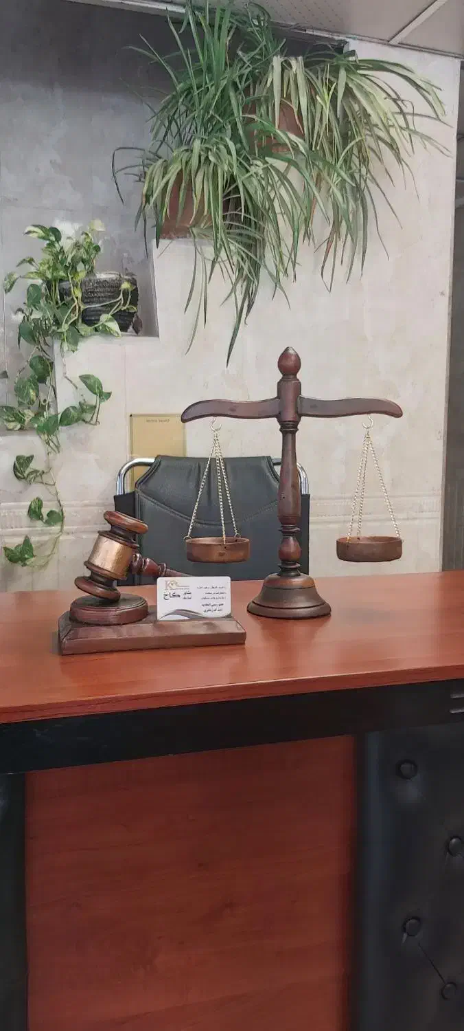 مجسمه دکوری چکش و ترازو عدالت وکیل و قاضی|مجسمه، تندیس، ماکت|تهران, بلوار کشاورز|دیوار