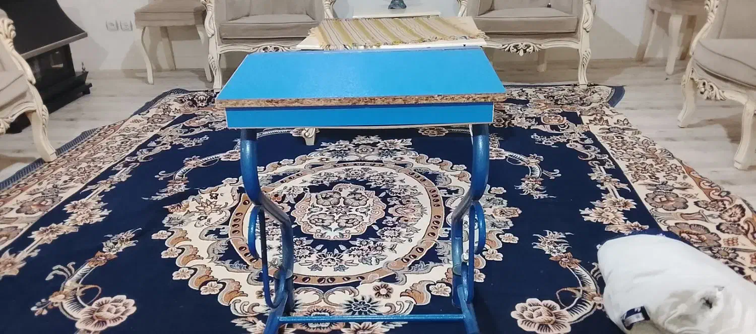 میز تحریر|میز تحریر و کامپیوتر|مهاجران, |دیوار