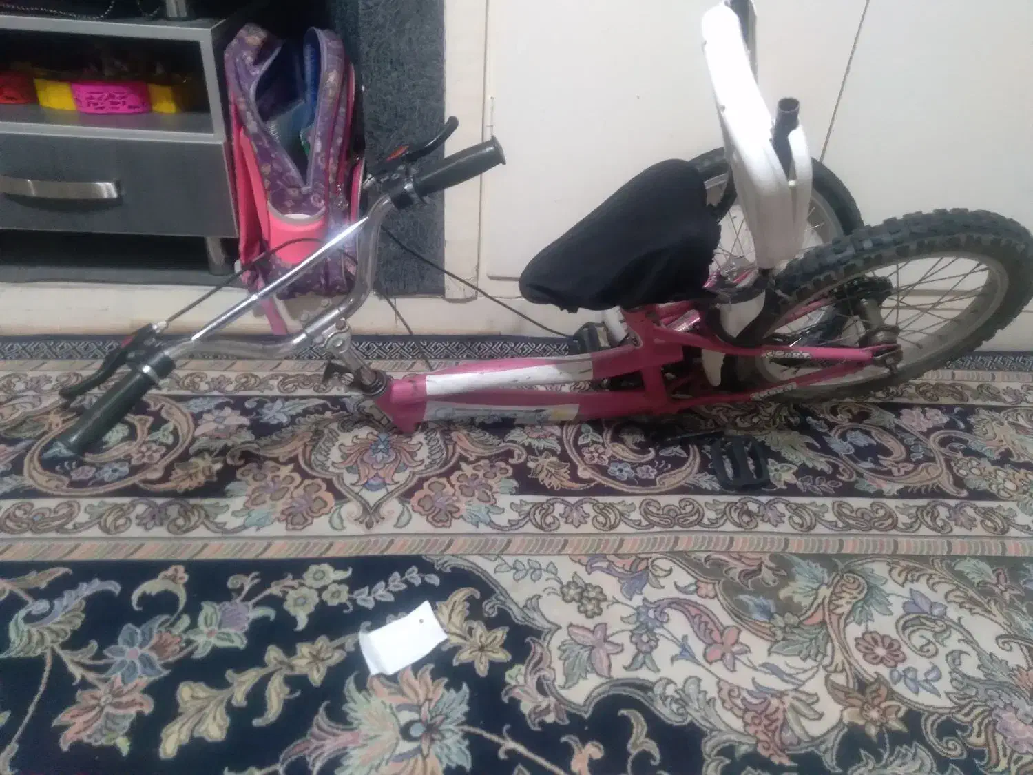 دوچرخه|دوچرخه، اسکیت، اسکوتر|قم, قلعه عموحسین|دیوار