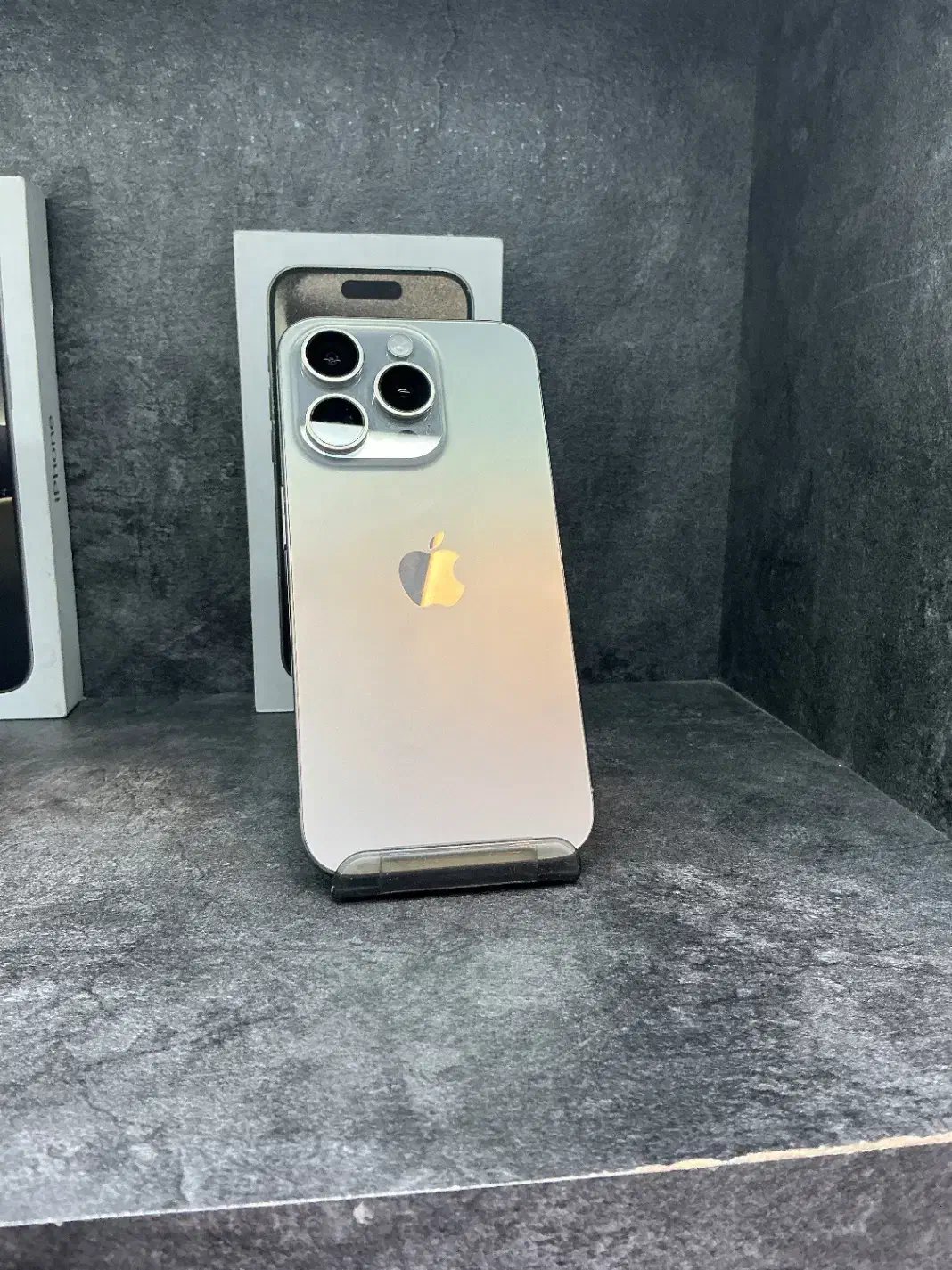 iPhone 15proبا روزی ۲۵۰هزار تومن|موبایل|اصفهان, مفتح|دیوار