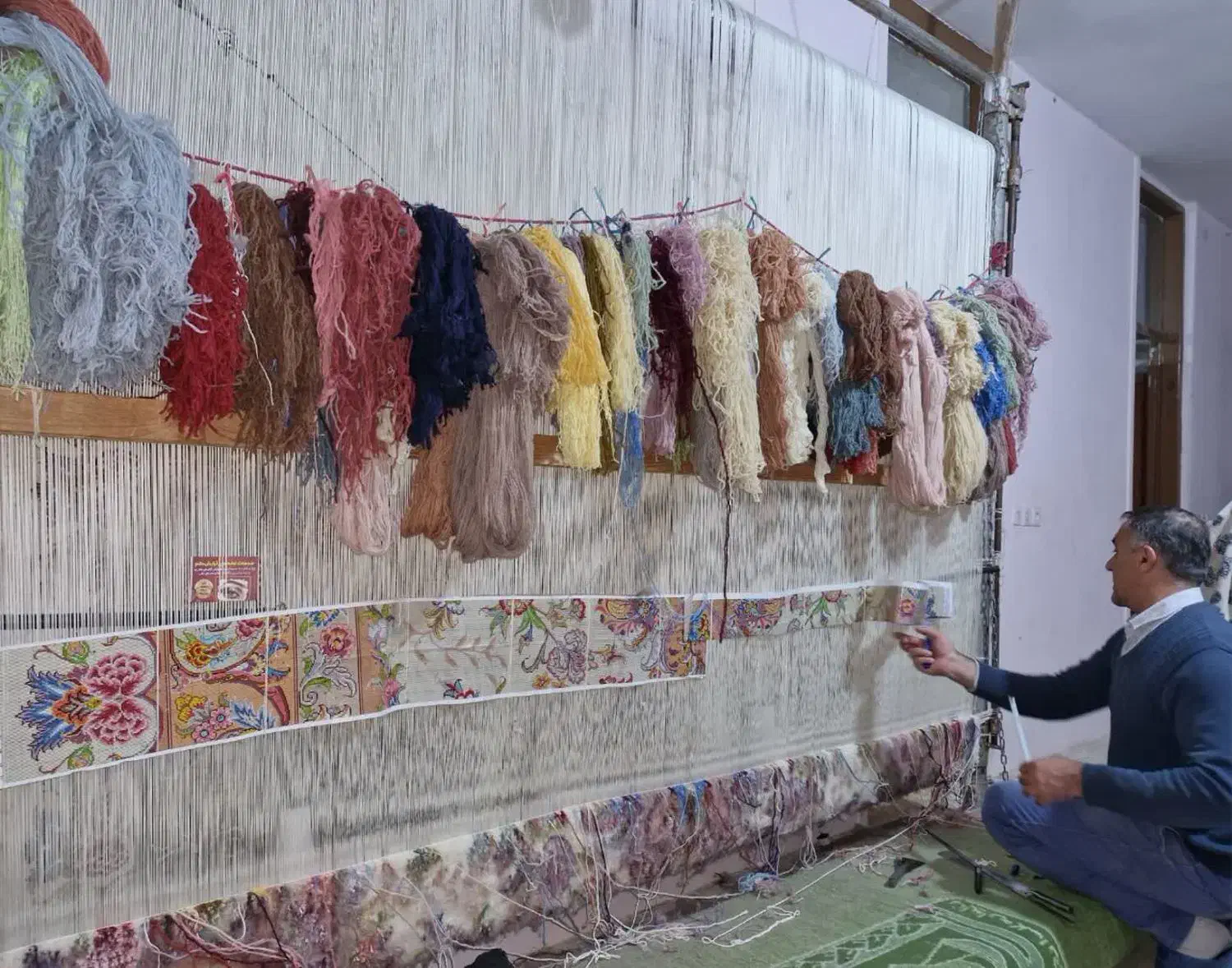 کارگاه قالیبافی ومرکز خرید وفروش نخ ومواد قالی|خدمات پیشه و مهارت|قوچان, |دیوار