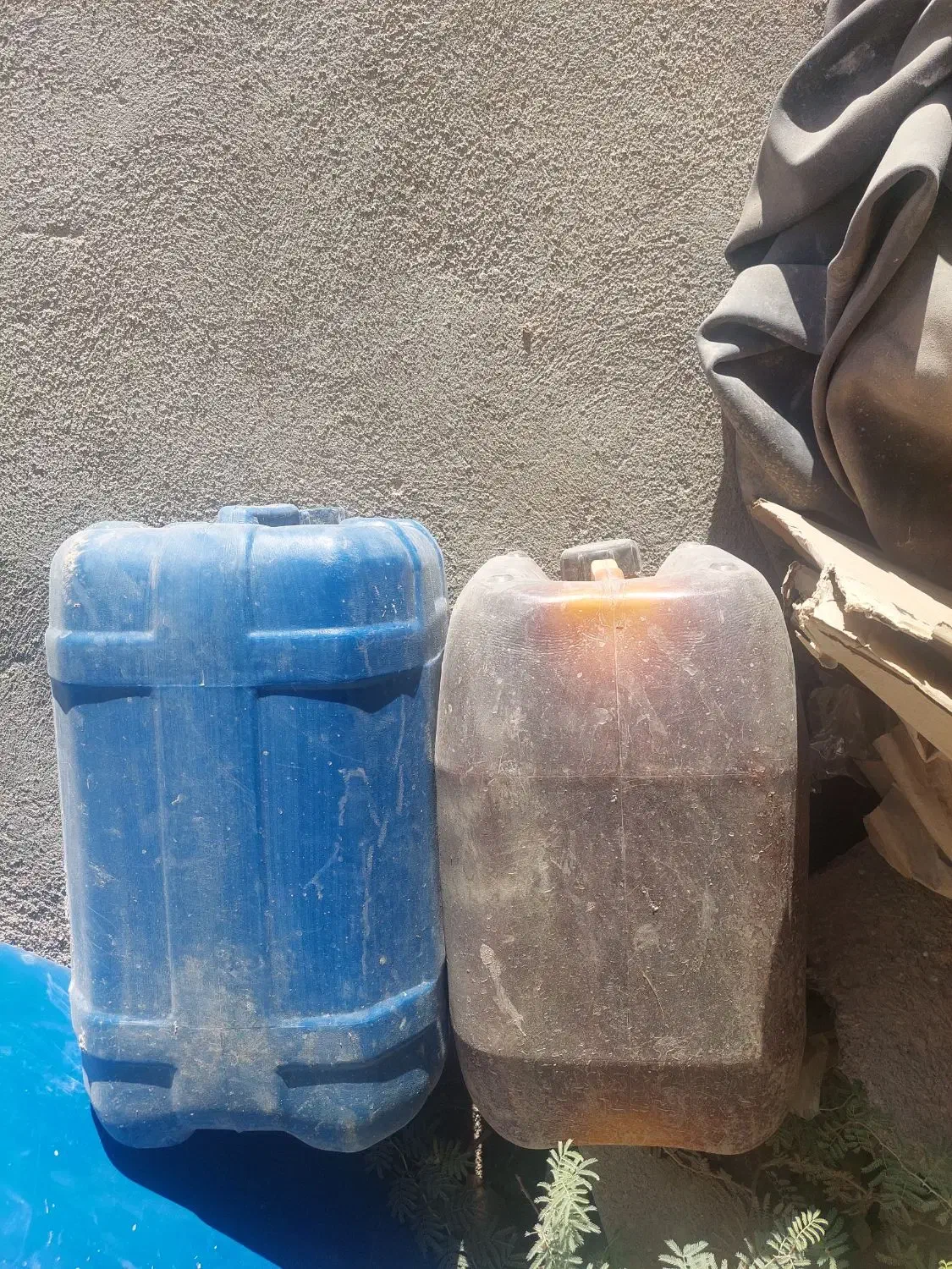 ۶۰لیتری.۲۰لیتری.گالن|ظروف نگهدارنده، پلاستیکی، یکبارمصرف|زابل, |دیوار