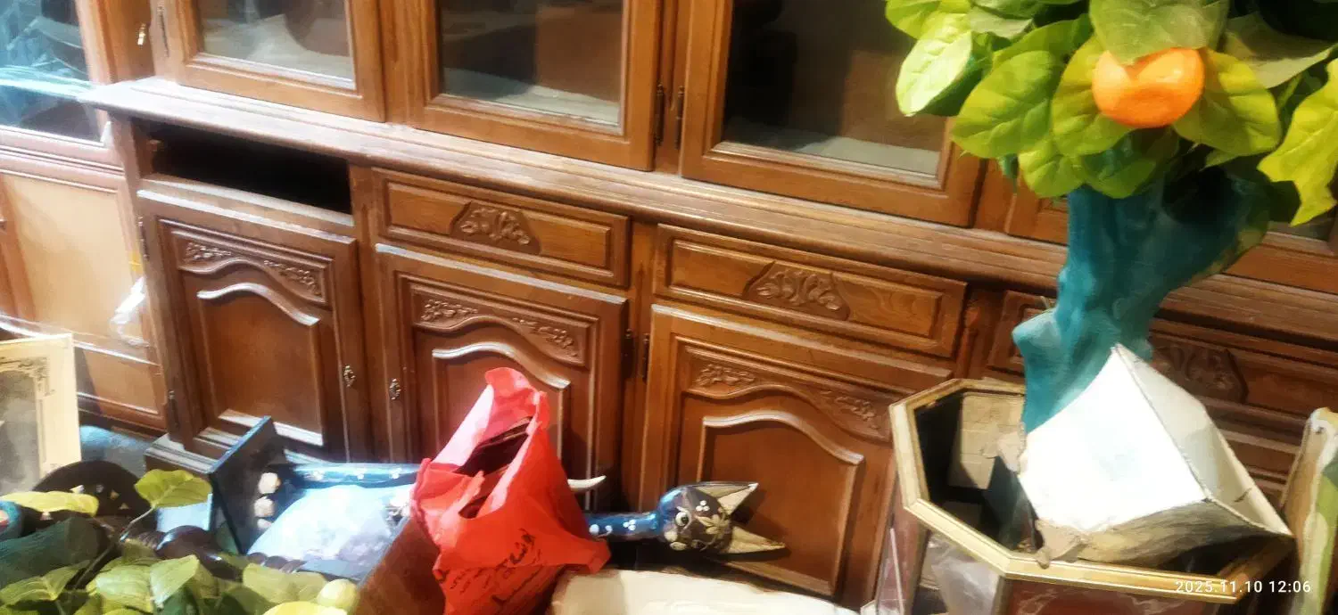 چوب گردو کمد مفت|بوفه، ویترین، کنسول|محمدشهر, شهرک چمران|دیوار