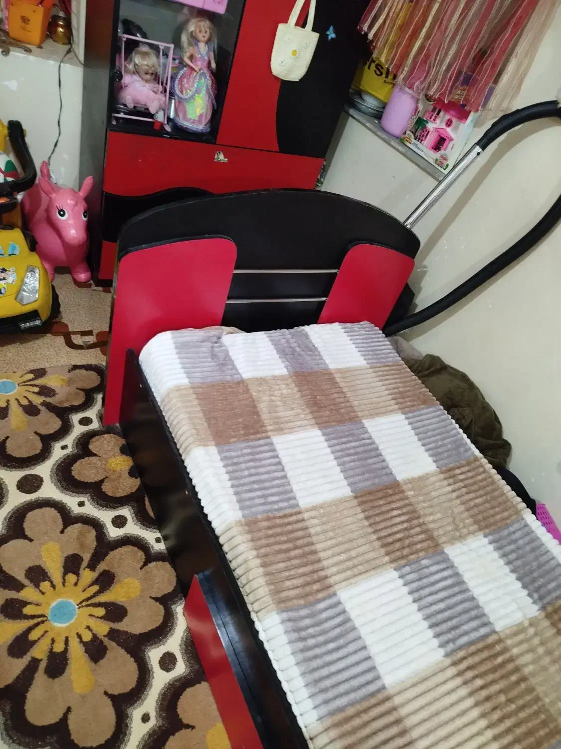 تخت تشک و کمد|اسباب و اثاث بچه|کنگاور, |دیوار