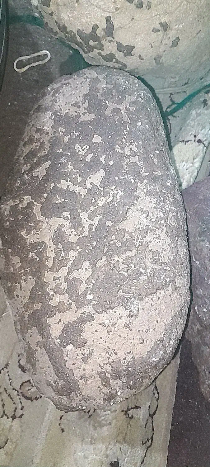 سنگ مشکوک به شهاب|کلکسیون اشیاء عتیقه|زاهدان, |دیوار