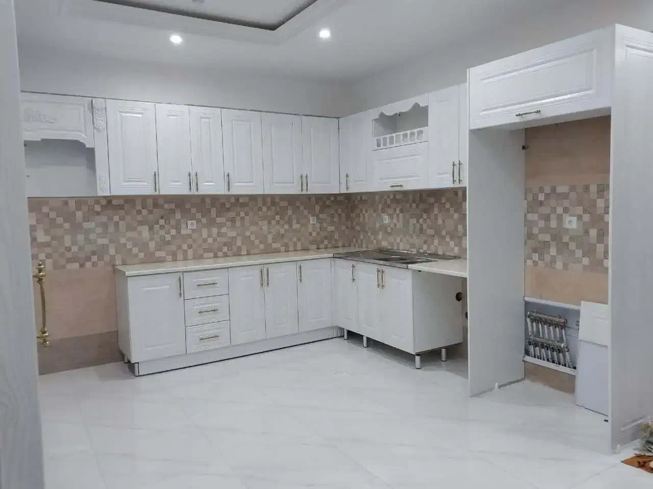 کابینت ممبران سفید کابینتی شکیل/بوفه ایستاده/کدV60|مصالح و تجهیزات ساختمان|تویسرکان, |دیوار