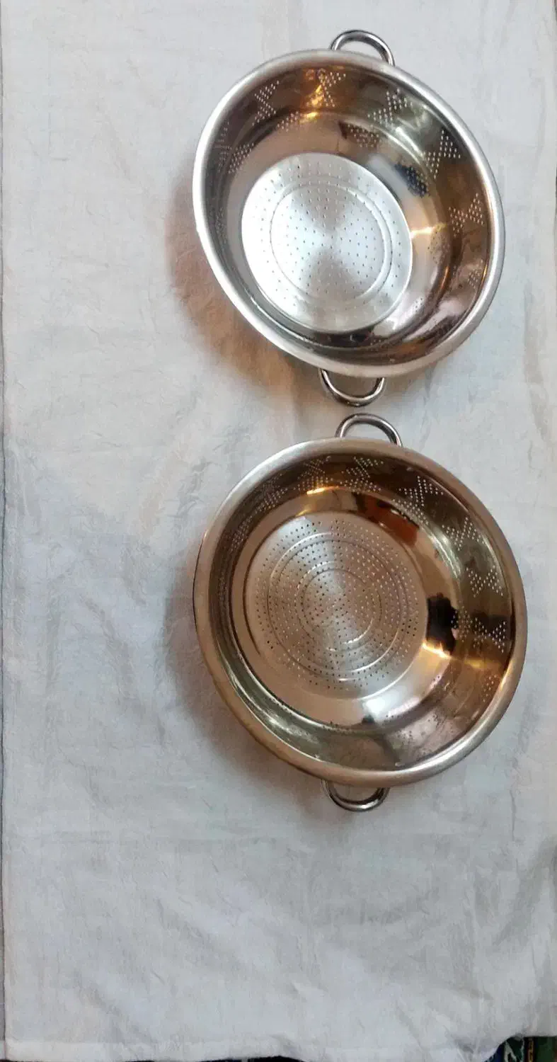 دوعدد صافی استیل|ظروف پخت‌وپز|هرسین, |دیوار