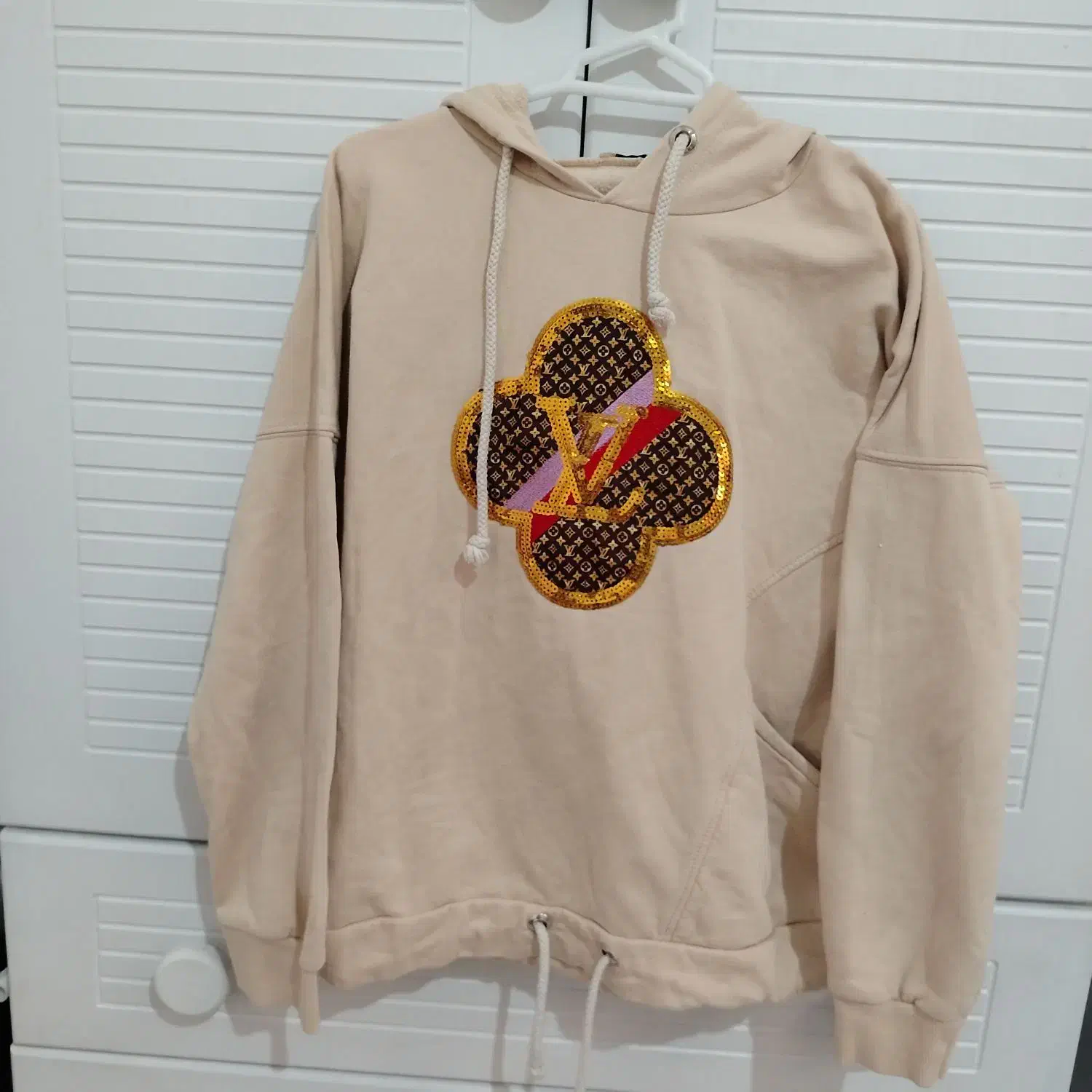 لباس|لباس|برخوار, |دیوار