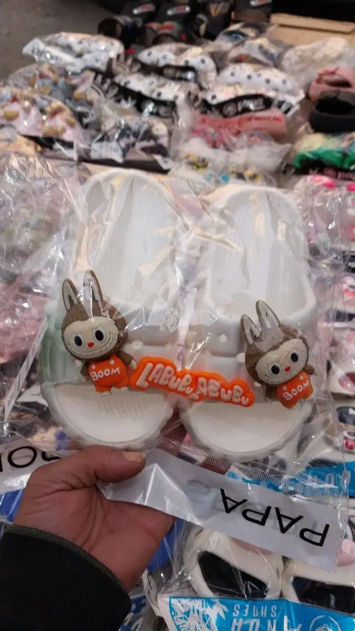 حراجی واقعی دمپایی یعنی این|کیف، کفش، کمربند|خرم‌آباد, |دیوار