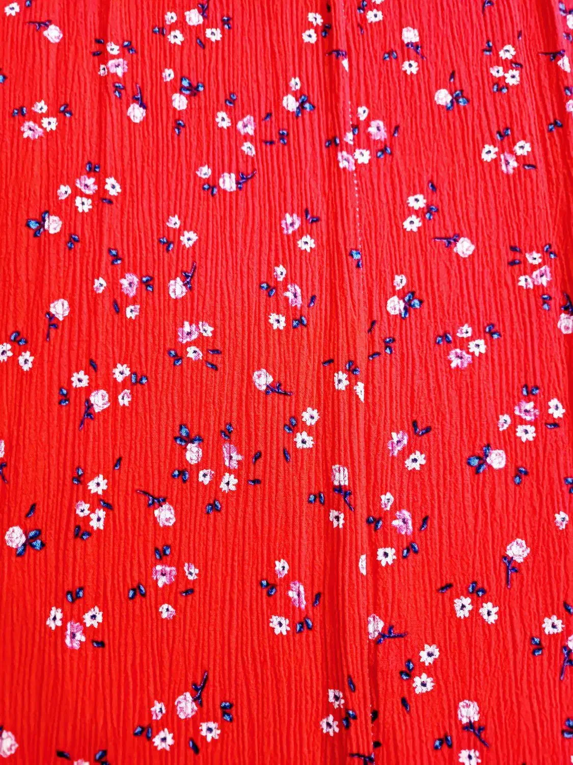 پیراهن قرمز|لباس|هشتگرد, شهرک بعثت|دیوار