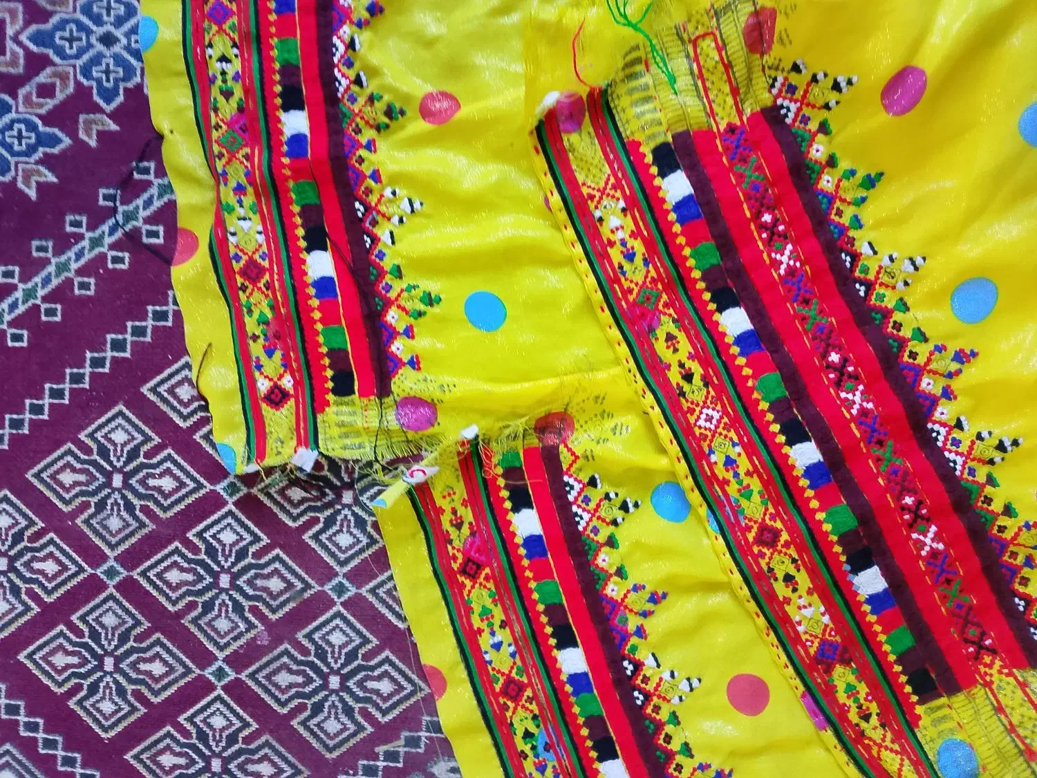 گل دوزی|لباس|نیک شهر, |دیوار