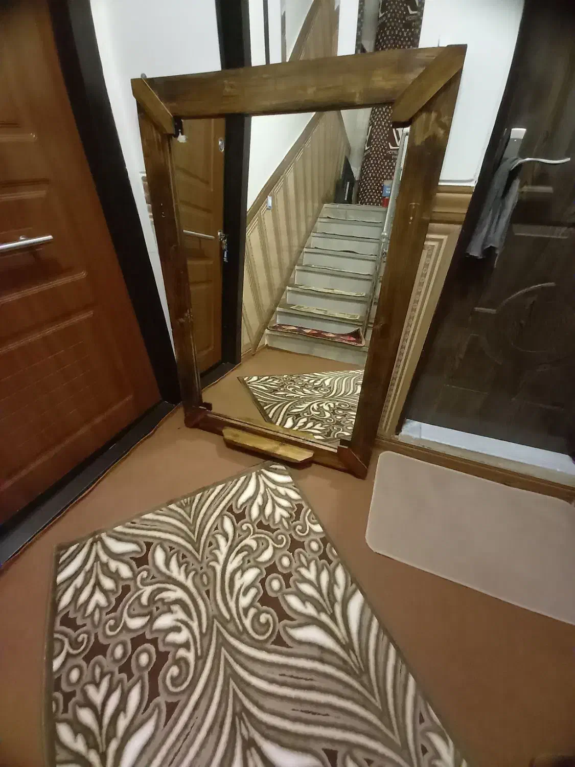 آیینه و مبل|آینه|همدان, |دیوار