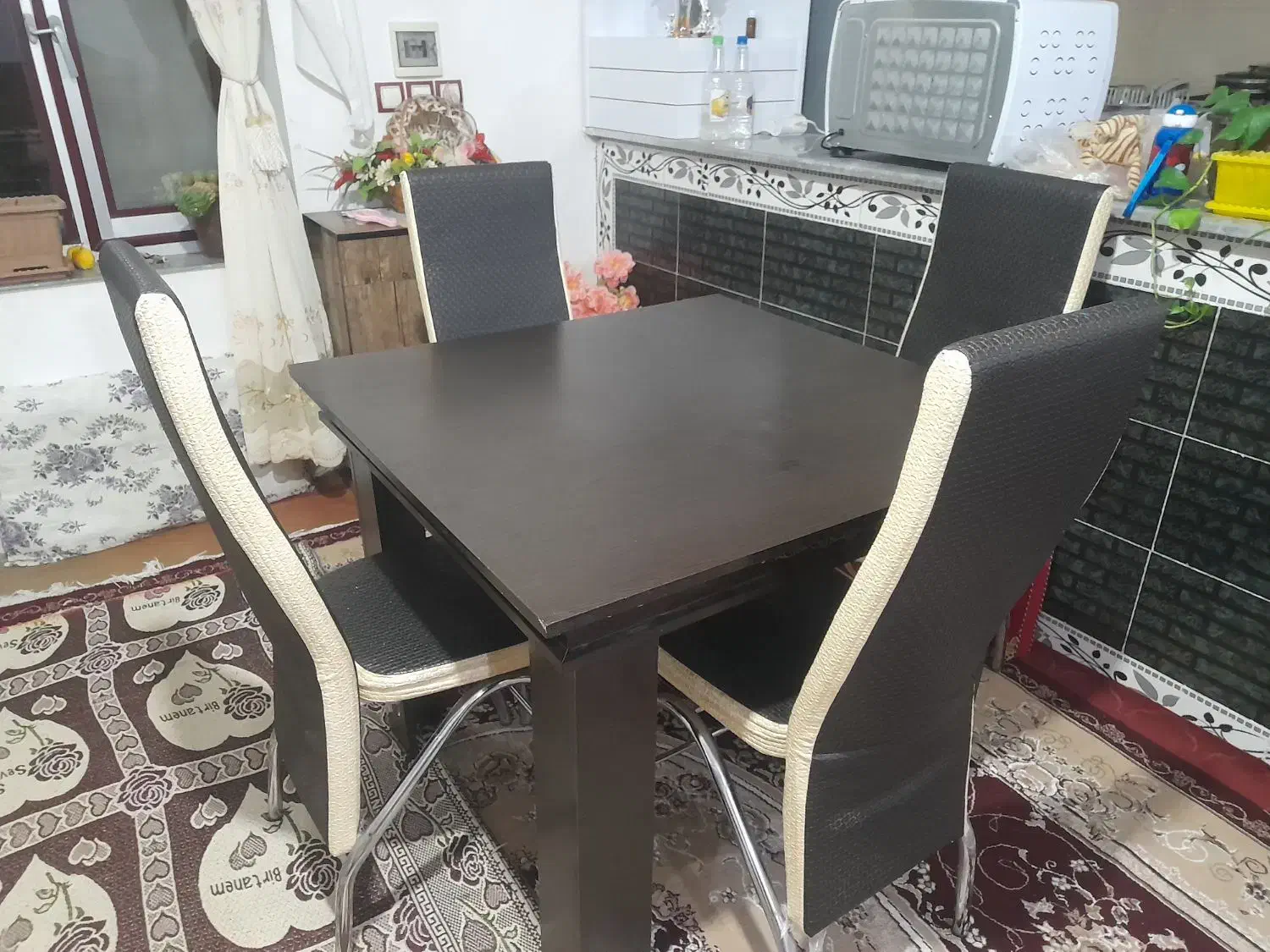 میز غذا خوری سالم و تمیز|میز و صندلی غذاخوری|اهر, |دیوار