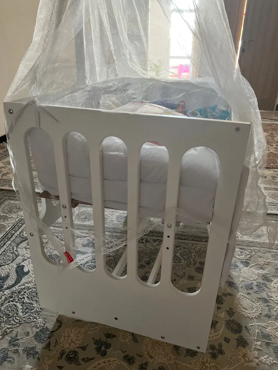 گهواره|تخت و صندلی بچه|یزد, |دیوار