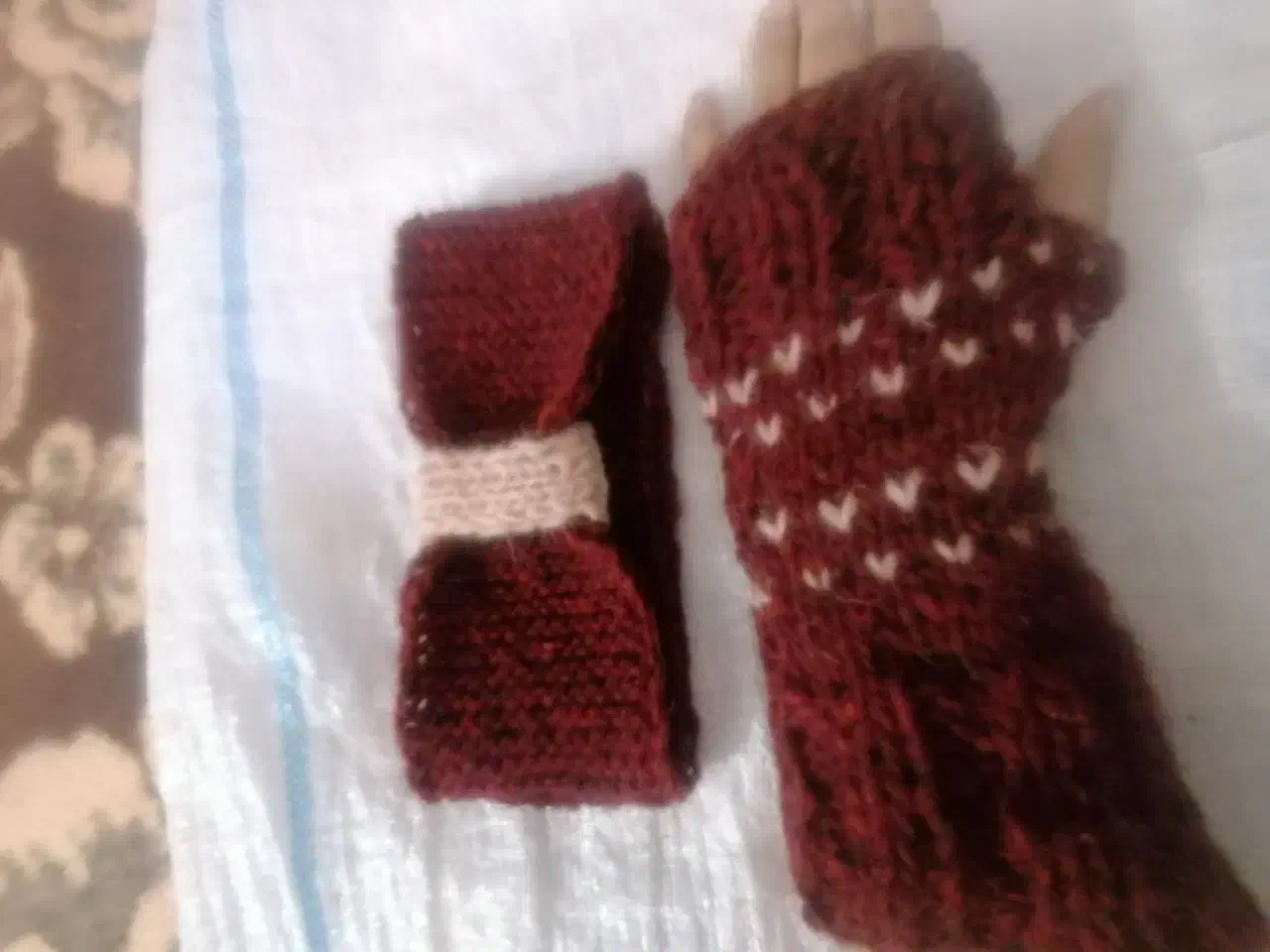 جوراب پاپوش پشمی|لباس|فلاورجان, |دیوار