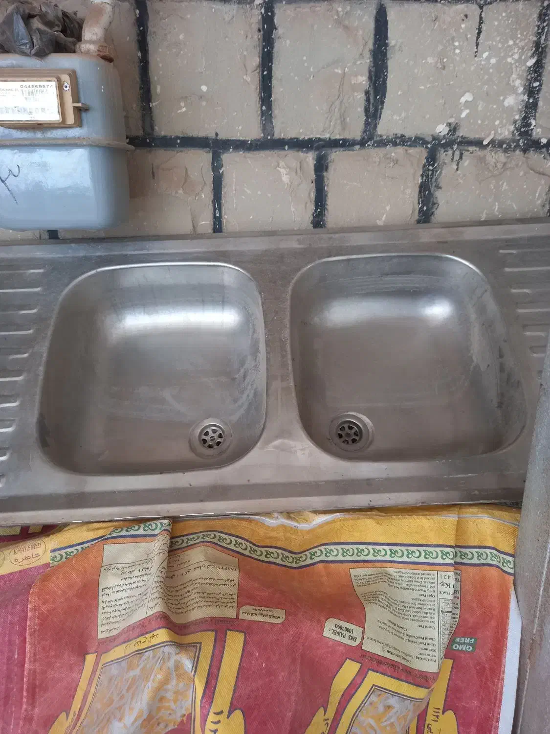 سینگ دوقلو|آب‌چکان و نظم‌دهنده ظروف|مسجد سلیمان, |دیوار