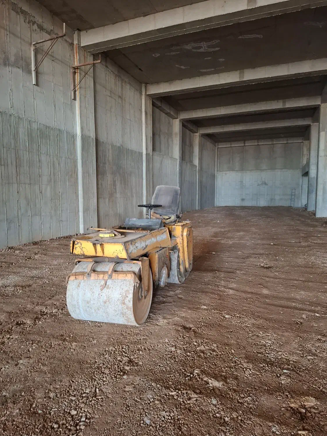 کرایه غلطک ۲۰تنی ۱۰تن کوبیدن زیرسازی کف مخلوط خاک|خدمات پیشه و مهارت|وحیدیه, |دیوار