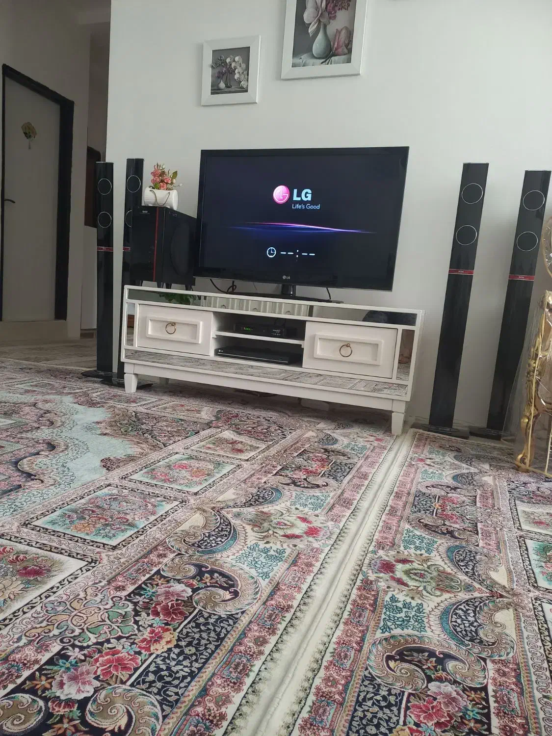 نصب انواع تلویزیون‌ دیجیتال وتعمیر انواع گیرنده ها|خدمات پیشه و مهارت|قزوین, |دیوار