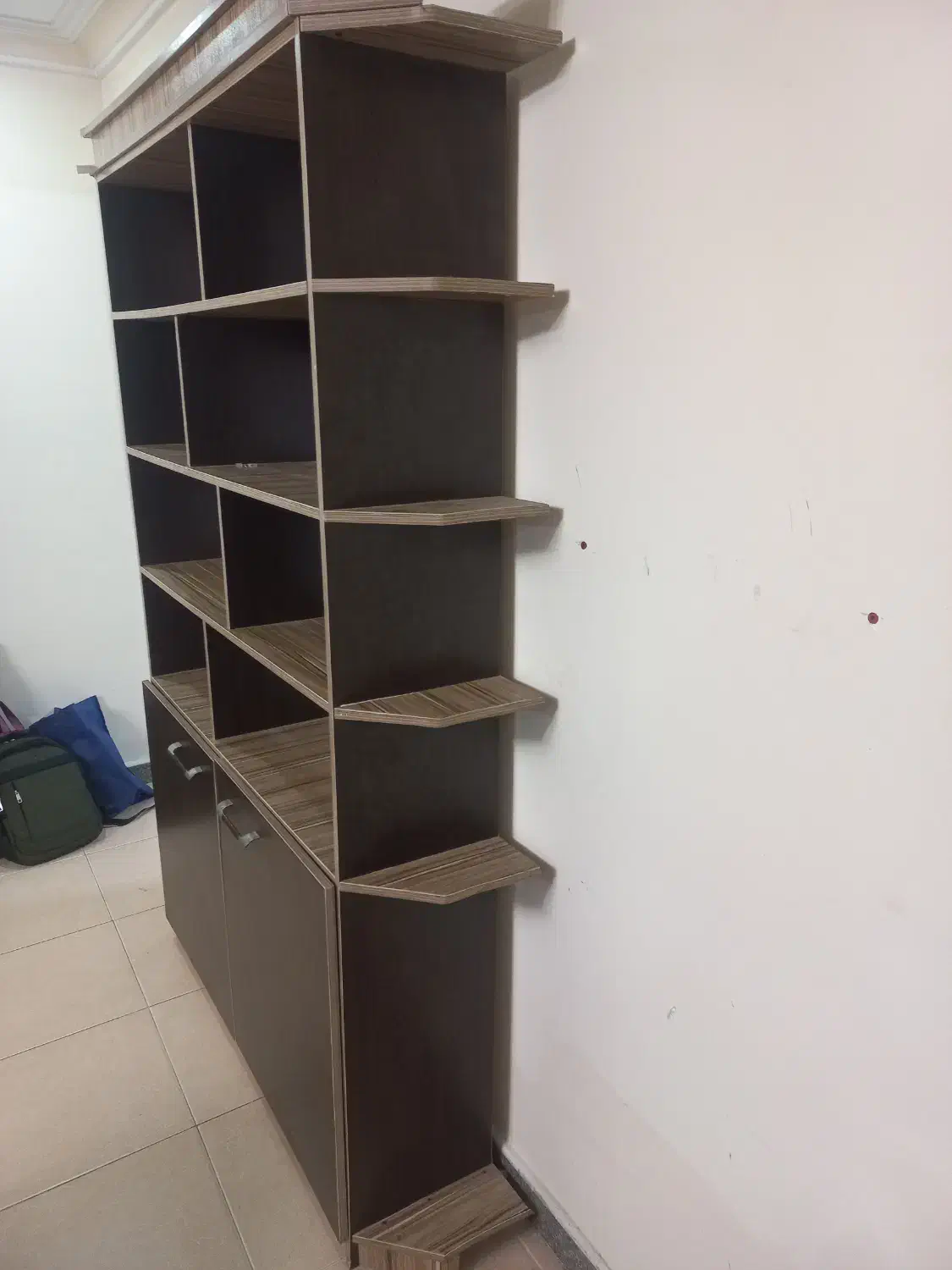 کتابخانه|کتابخانه، شلف، قفسه‌های دیواری|رشت, نامجو|دیوار
