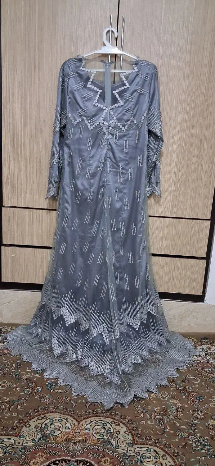 لباس جواهردوزی شده|لباس|مراغه, |دیوار