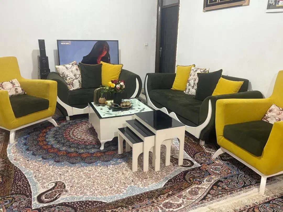 یک دست مبل ویک تخت خواب ویک کمدارایشی ویک کمدلباسی|تخت و سرویس خواب|چغادک, |دیوار