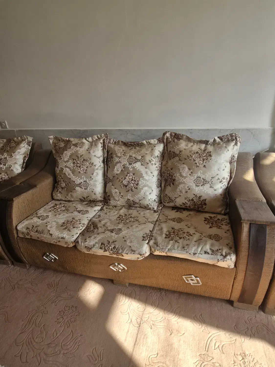 فروش مبل ۱۴ نفره و ۷ نفره|مبلمان خانگی و میز عسلی|نجفآباد, گلدشت|دیوار