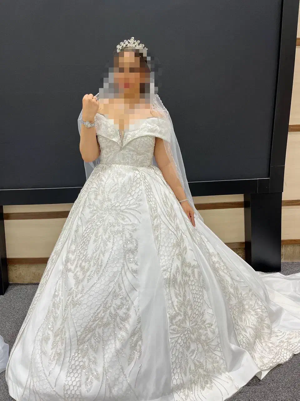 اجاره لباس عروس سایز ۴۰به بالا با تور و تاج۵۳۰۰|لباس|قدس, شهرقدس|دیوار